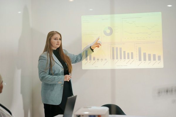 Which British Fashion Designers Are Leading in Sustainable Fashion Innovations?